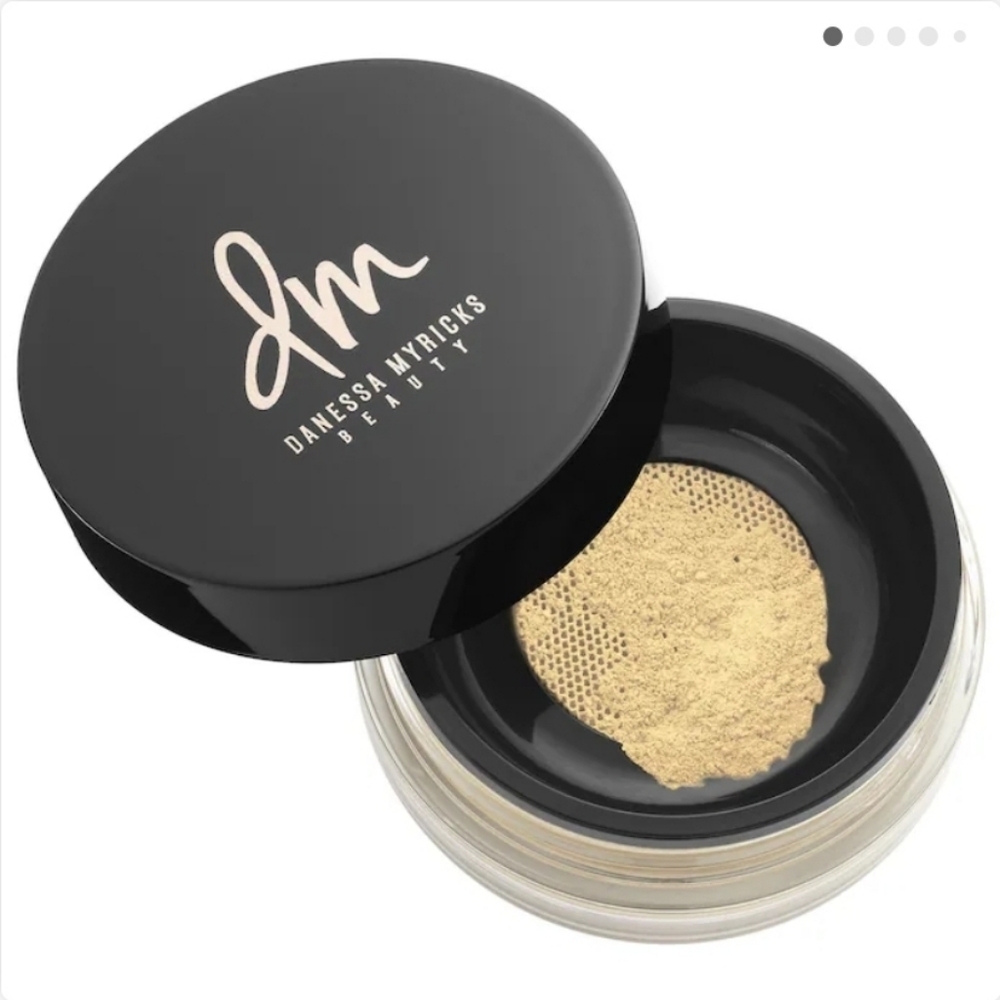 Danessa Myricks Beauty - EVOLUTION POWDER - Priming Smoothing Setting Powder